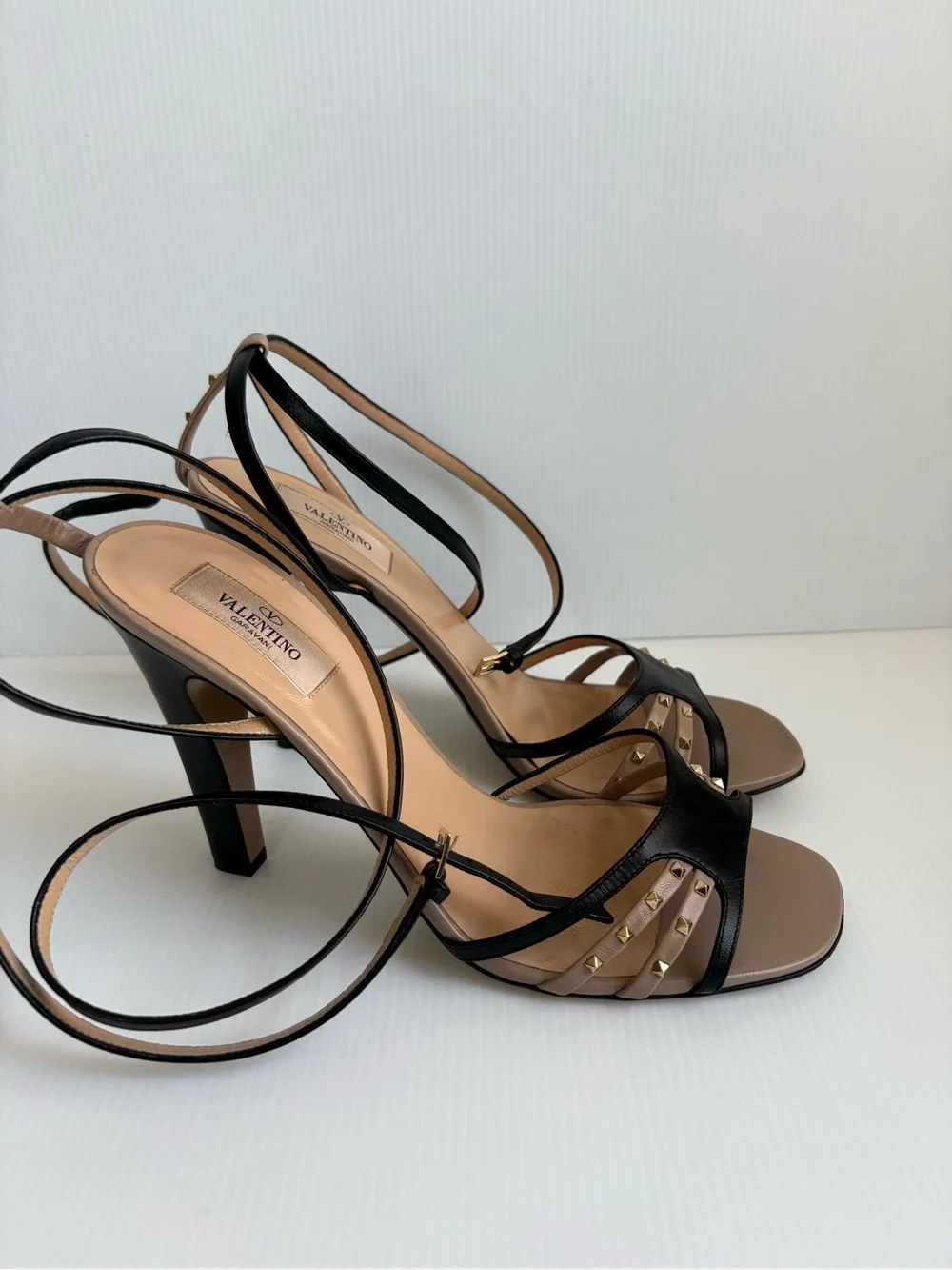 VALENTINO GARAVANI Rockstud Strappy Ankle Wrap Heels Sandals Size 40.5 - EUC